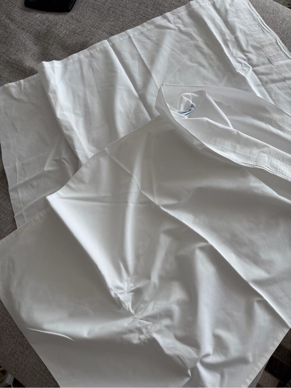 🗽2 NEW Matouk White Pillowcases - Crisp Cotton
